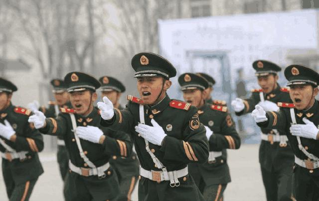 解读:武警常服上的"红色肩章"是什么意思?