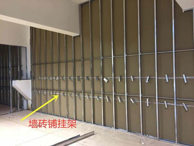 国内还在用水泥,瓷砖胶铺贴瓷砖,国外都直接铺挂架了!差距真大