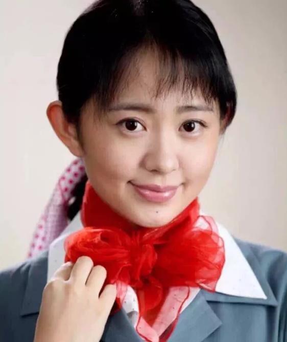 然而在这一步即将官宣的剧里面饰演的是一位知情老师方格.