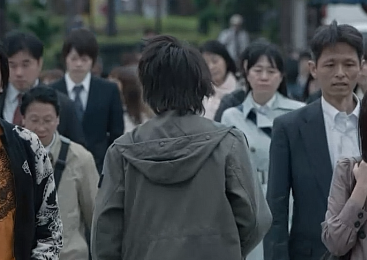 在《赌博默示录2》的结尾,伊藤开司成功地赢得了一场豪赌,解救了被困