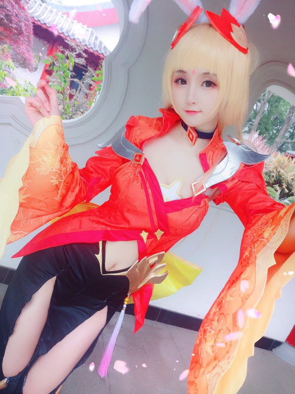 高中生cos公孙离,看到脖子上的"草莓",网友:枫叶形状的