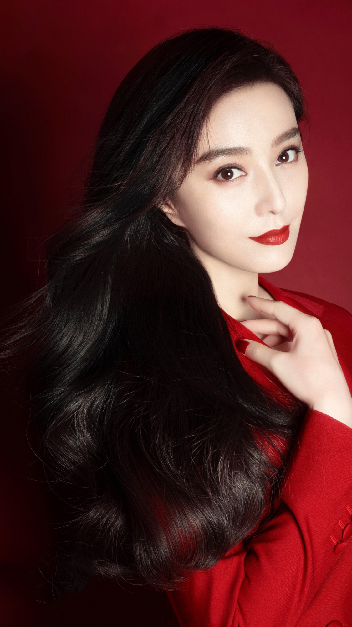 范冰冰新造型太高调纯红西装再现霸气范爷不穿驴蹄鞋更惊艳