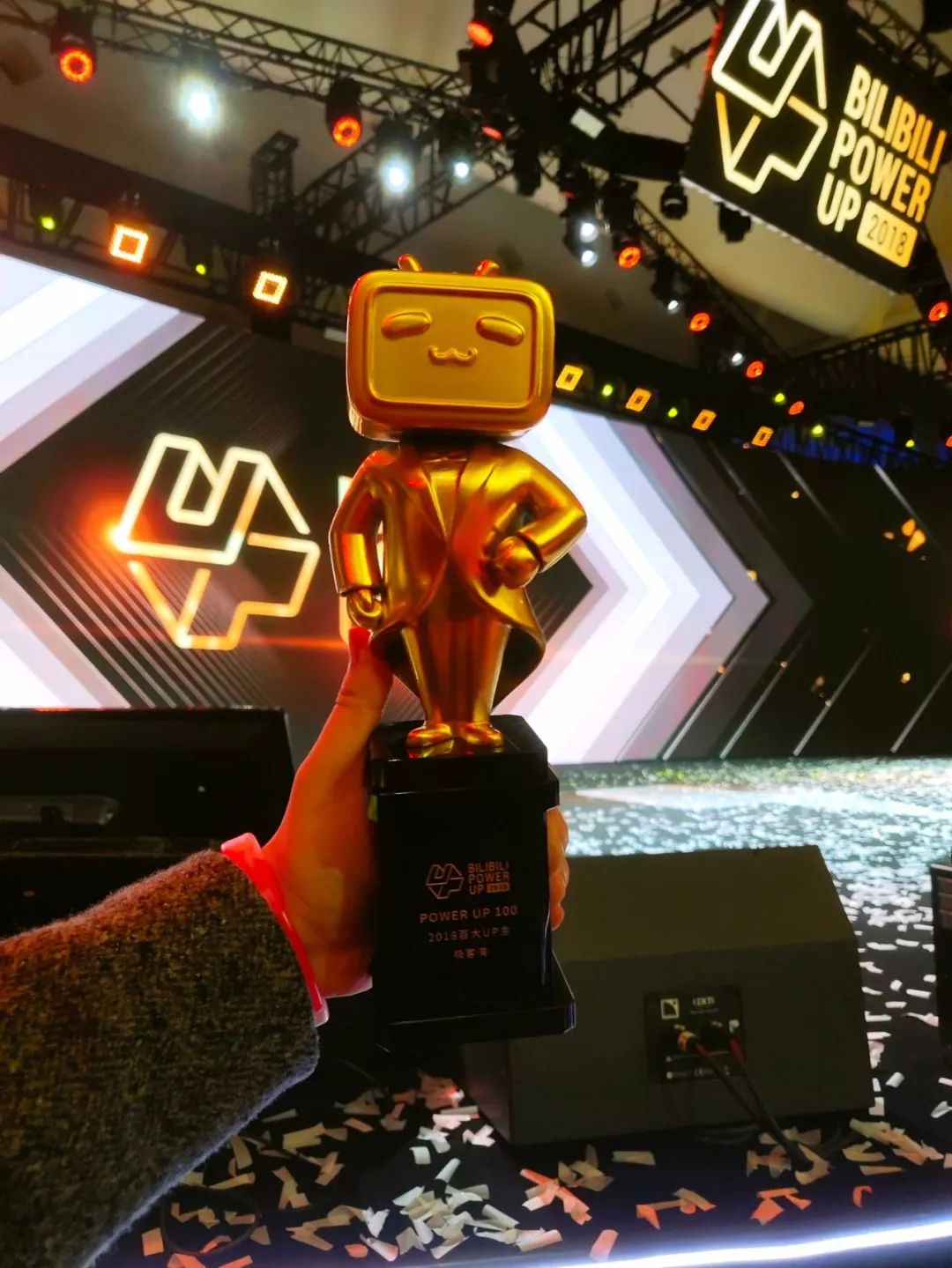 极客湾云飞成为b站百大up主的那天我还在做视频浑水独家