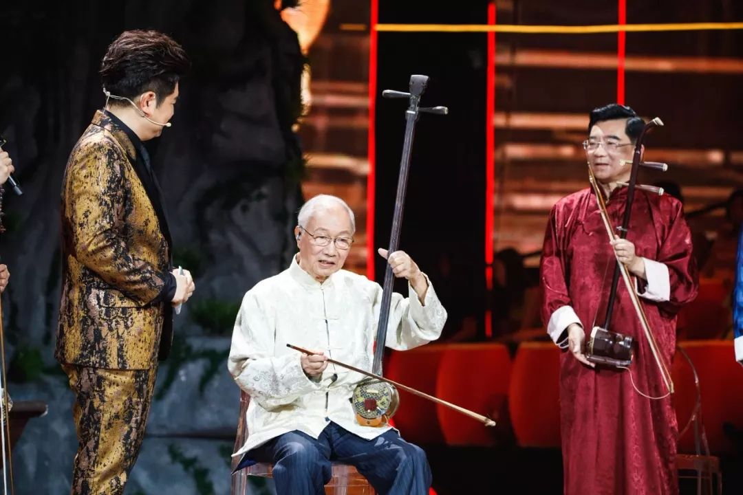 乐器会学狗打架,还能背诗?86岁老人用雷琴炫技超亮眼!