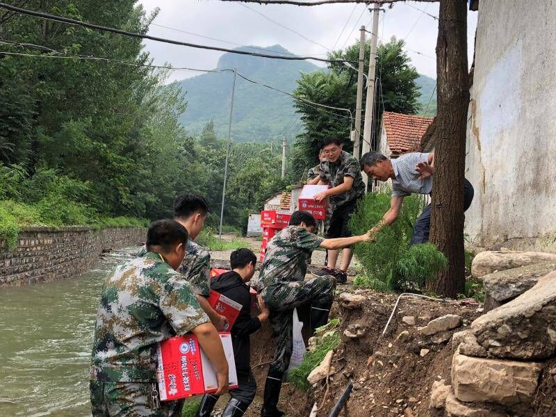 徒步七公里抬发电机上山发电青州市庙子镇加快灾后重建