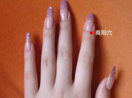 手上有个"通便穴",便前按压5分钟,排出黑臭宿便,体重悄悄降|便秘|体重