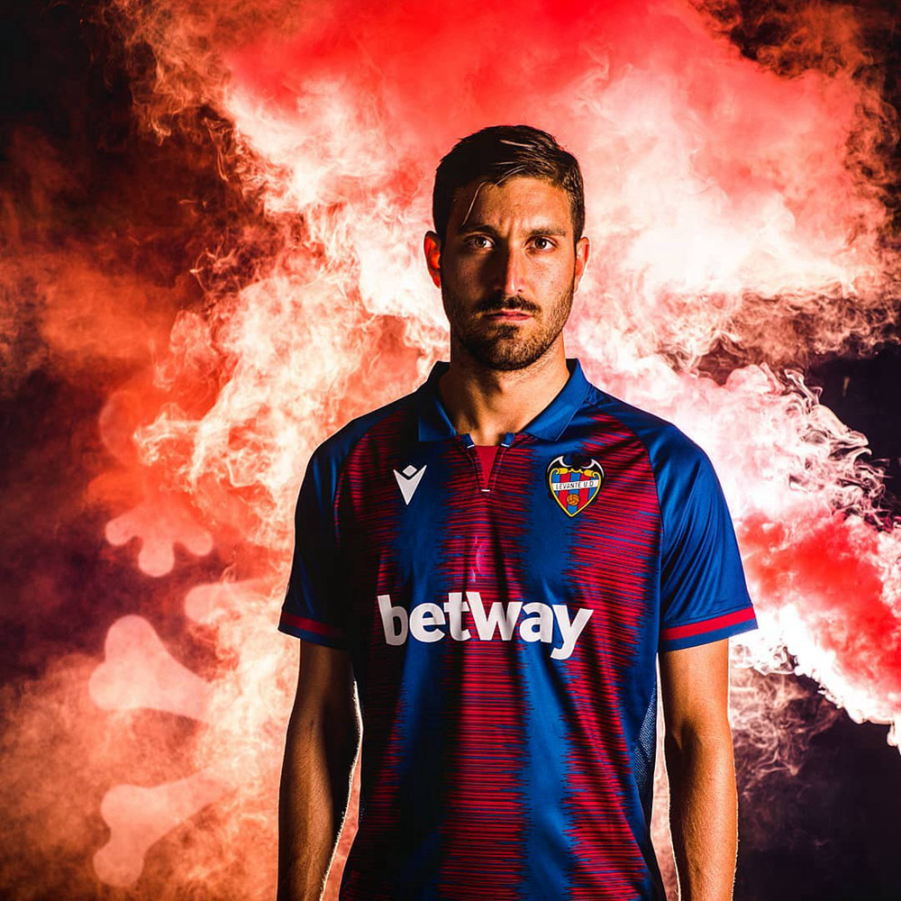 莱万特2019/20赛季主客场球衣发布