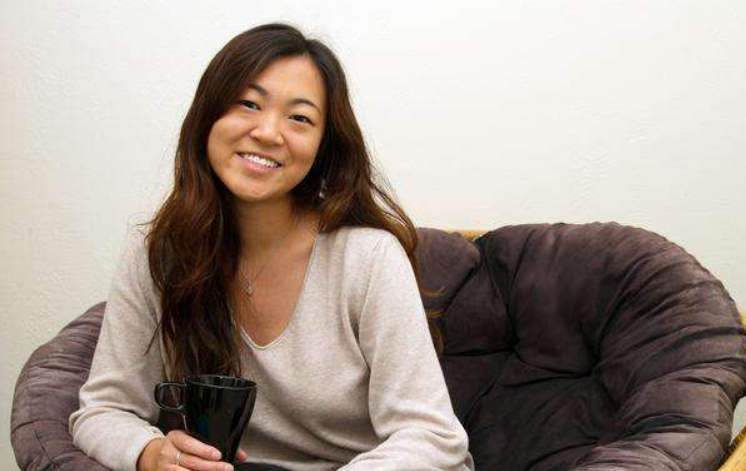 女孩的最后一根稻草,那是当她说出自己并非中国人,而是美籍华人的时候