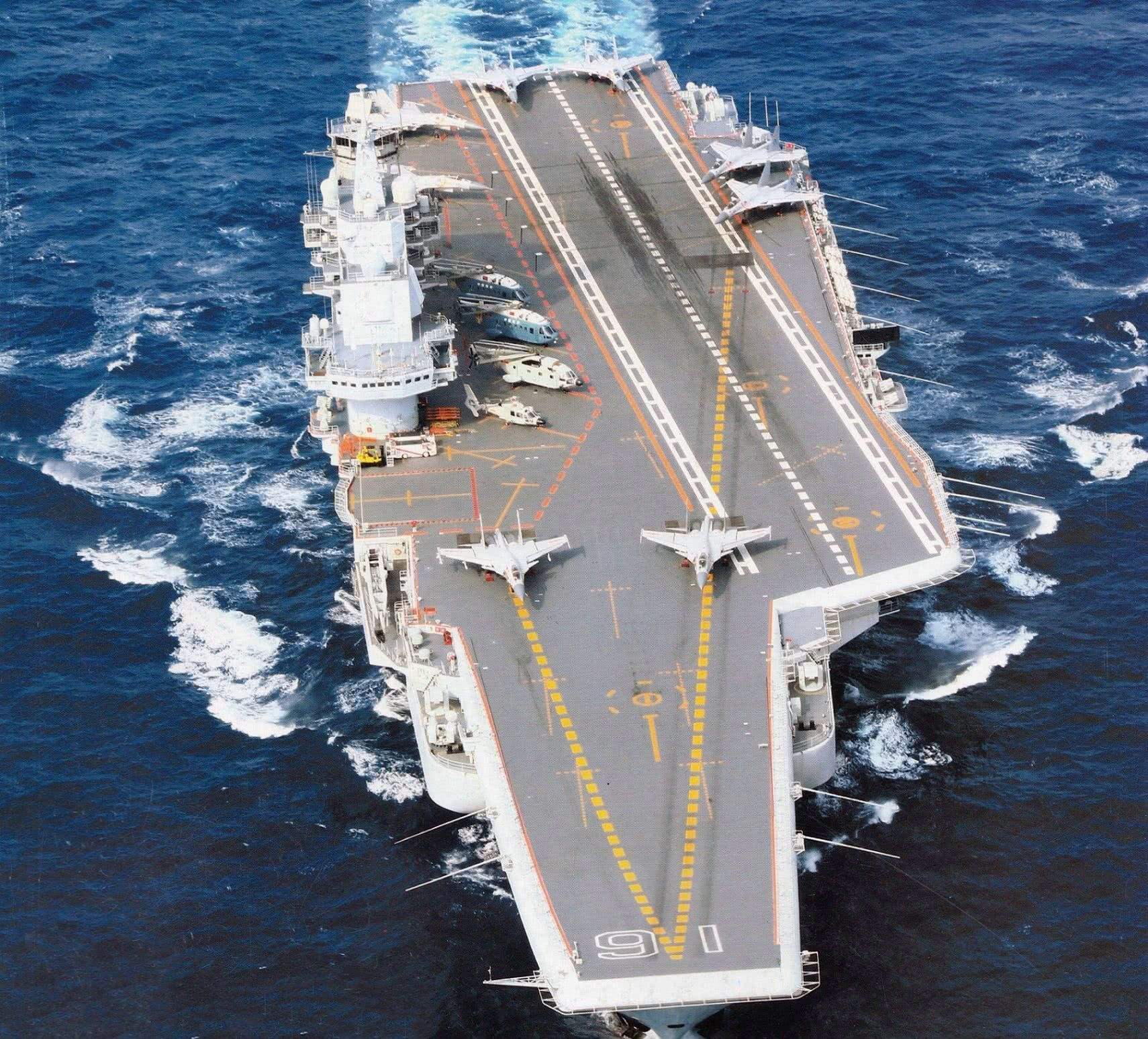 国产航母传喜讯,舰载战机携带量接近尼米兹级,性能远超军迷预测