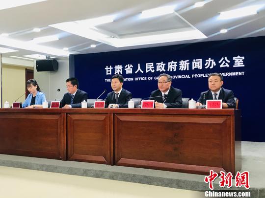 8月16日,庆阳现代肉羊产业发展及第十六届中国羊业发展大会暨庆阳农耕文化节新闻发布会在兰州举行。 艾庆龙 摄
