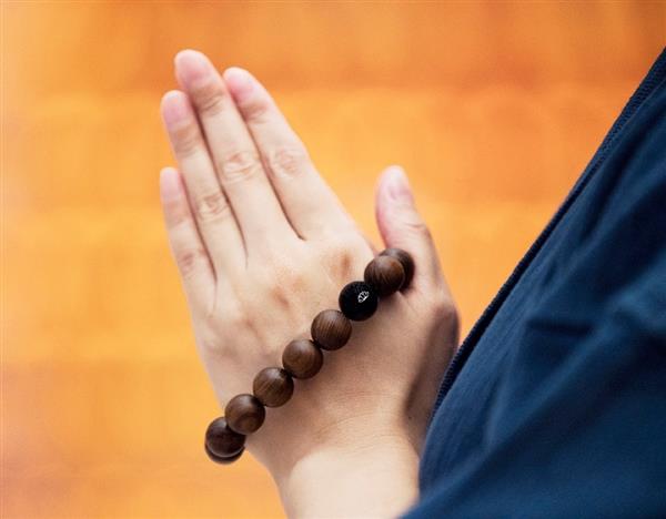 宏碁的珠运通智能佛珠售价1680元新台币,折合人民币377元,倒是没有