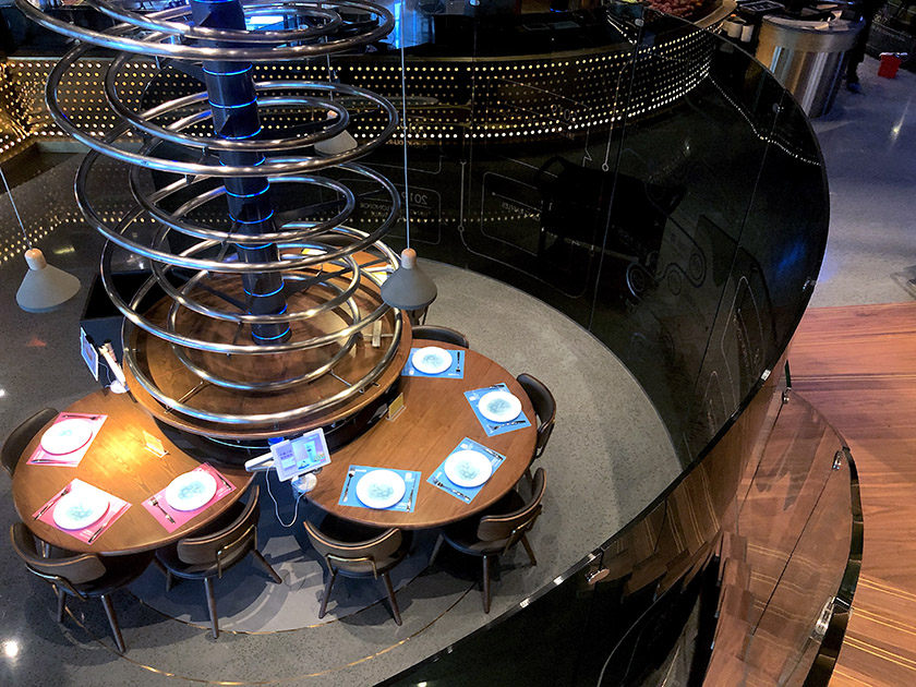 探店让美食在你眼前旋转跳跃北京第二家失重餐厅科技感再升级