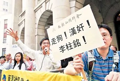 　　2007年，面对李柱铭破坏北京奥运会的局面，港人抗议