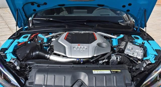 奥迪rs5豪华车,2.9t发动机,可选装碳陶瓷刹车碟,更享受!