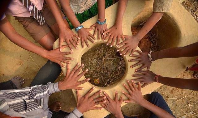 印度一家25人600只指头,个个都是六指,遗传的威力真大!