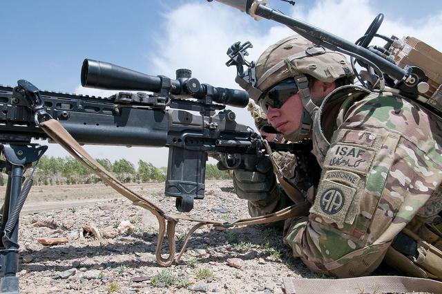 美军101空降师突然出动打响激烈地面进攻战对手不是伊朗