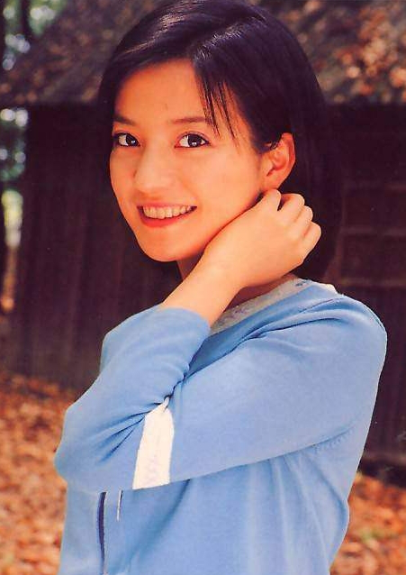 赵薇女儿小四月出落得亭亭玉立赵薇直言有女如同中彩票