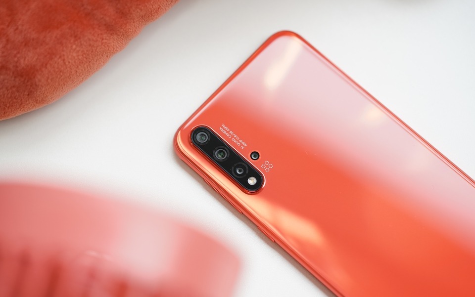 挖孔屏华为新机曝光nova5t首次亮相难道是机海战术