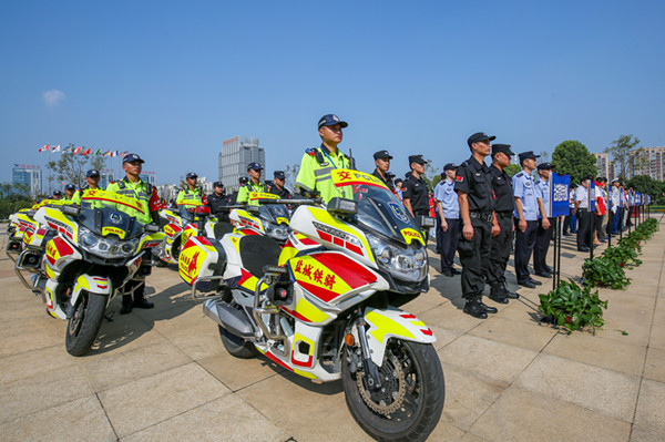 盐城经开区举行梳网清格大会战集中出征仪式