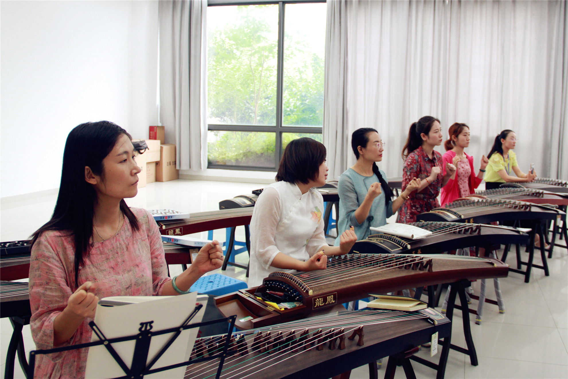 让学员通过集中学习,在古筝的演奏,教学和理论水平等方面得到