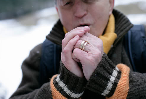 为什么用嘴哈气是热的,吹气是凉的?