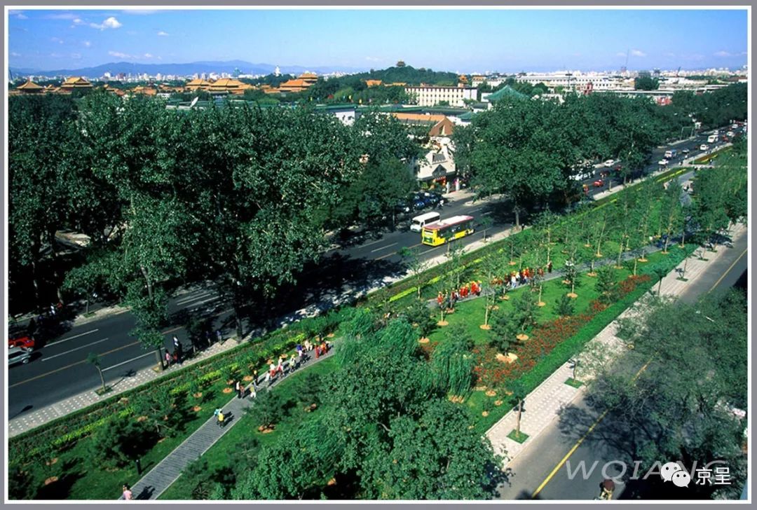 年的北京玉河周边的清冷破旧2019年时已经变成大道,畅通无阻2002年的