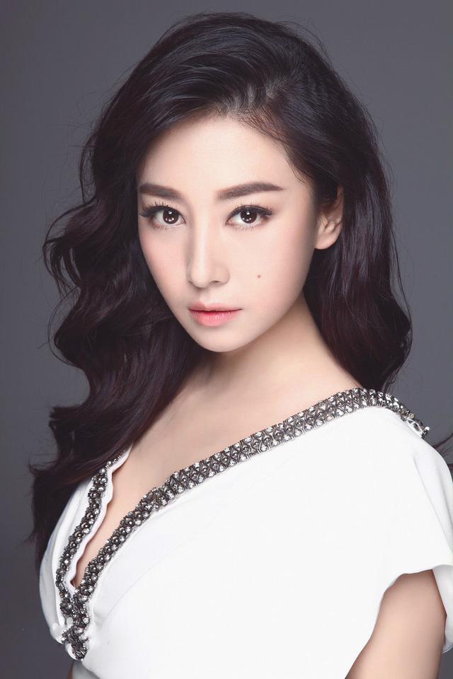 jj贾晓晨:一个被颜值"耽误"的女演员 入行多年低调零绯闻