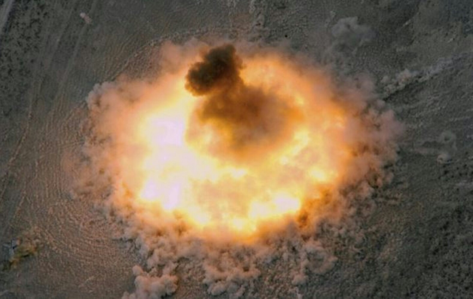 云爆弹威力无穷真的能摧毁一切目标吗反正比美军炸弹之母实用