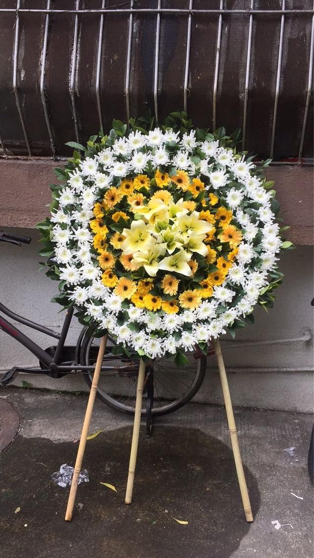【购买花圈指南】慰问死亡家属花圈申请报告怎么写吊唁花圈申请表