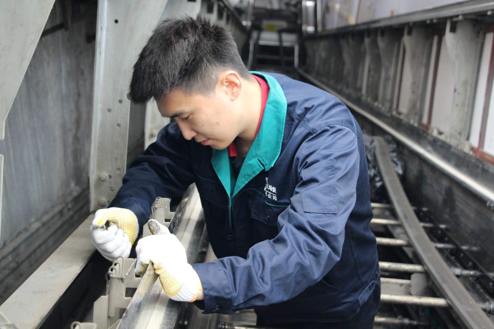 北京地铁公司自主维保扶梯大修工程 将在8月底前完工