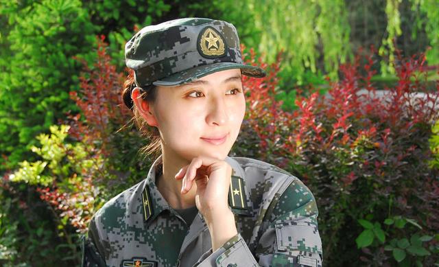 中国最美女少校被称为兰州军区军花如今40岁仍像20岁少女