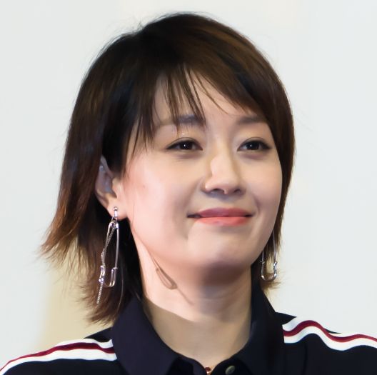 马伊琍离婚17天后卷土重来笑容满面春风得意对待粉丝很和蔼