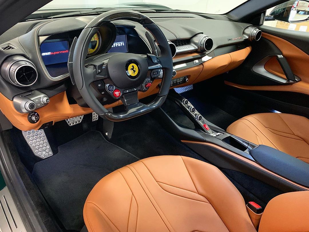 很帅气的绿色涂装 法拉利812 superfast海外实车