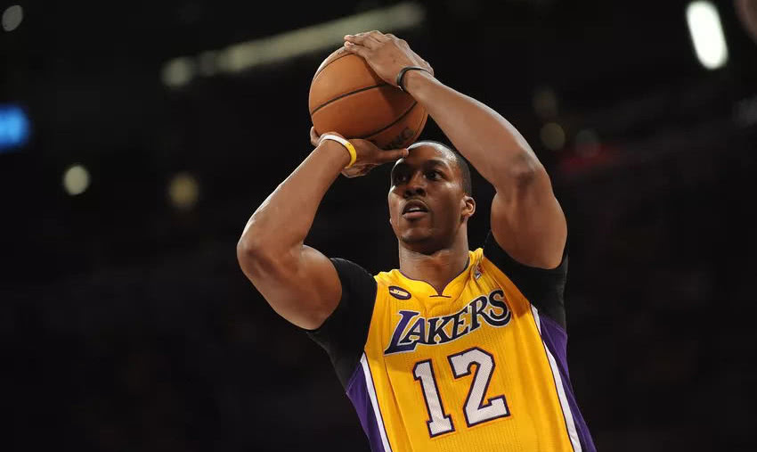 能捡宝?曝湖人有意旧将中锋,减重25磅引哄抢,他早想联手詹皇