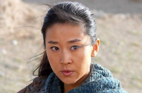 39岁苗圃近照,嫁入豪门开私人飞机,两个龙凤胎女儿比她还美