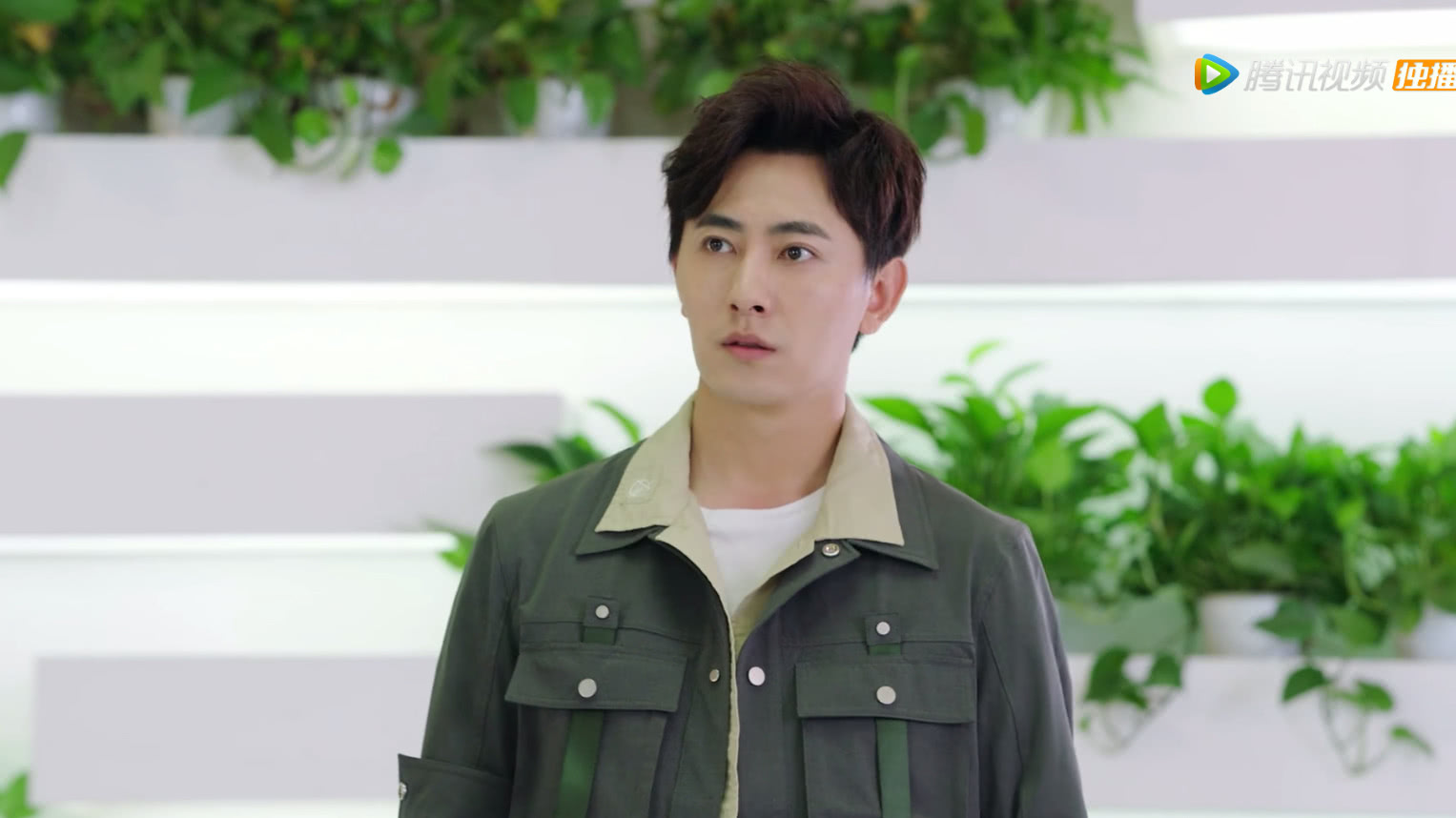 可是孙翔在肖时钦的安排之下和邱非一起来帮嘉王朝公会抢首杀,竟然