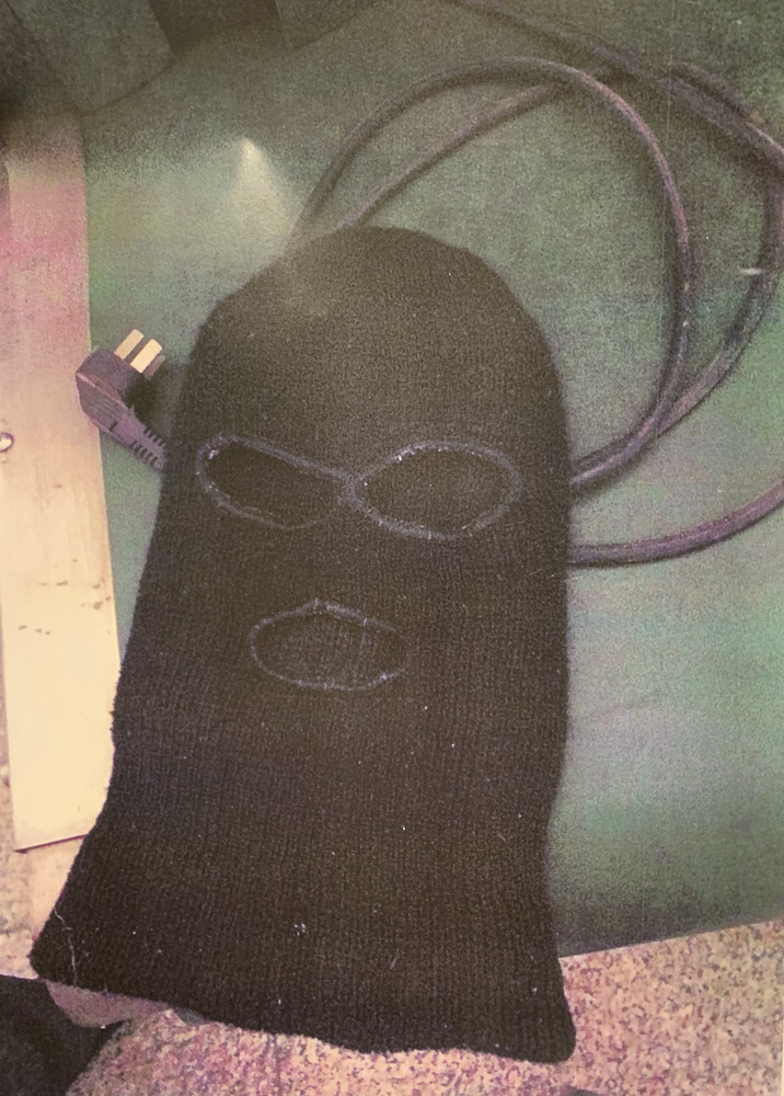 丈夫带黑头套施暴妻子家暴之下谁也难逃