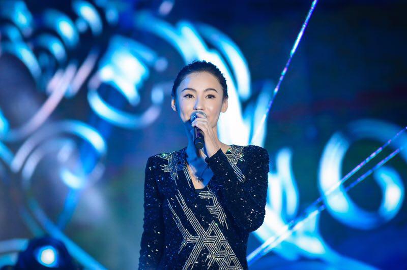 张柏芝重开金口,献声"818从辛出发"群星演唱会