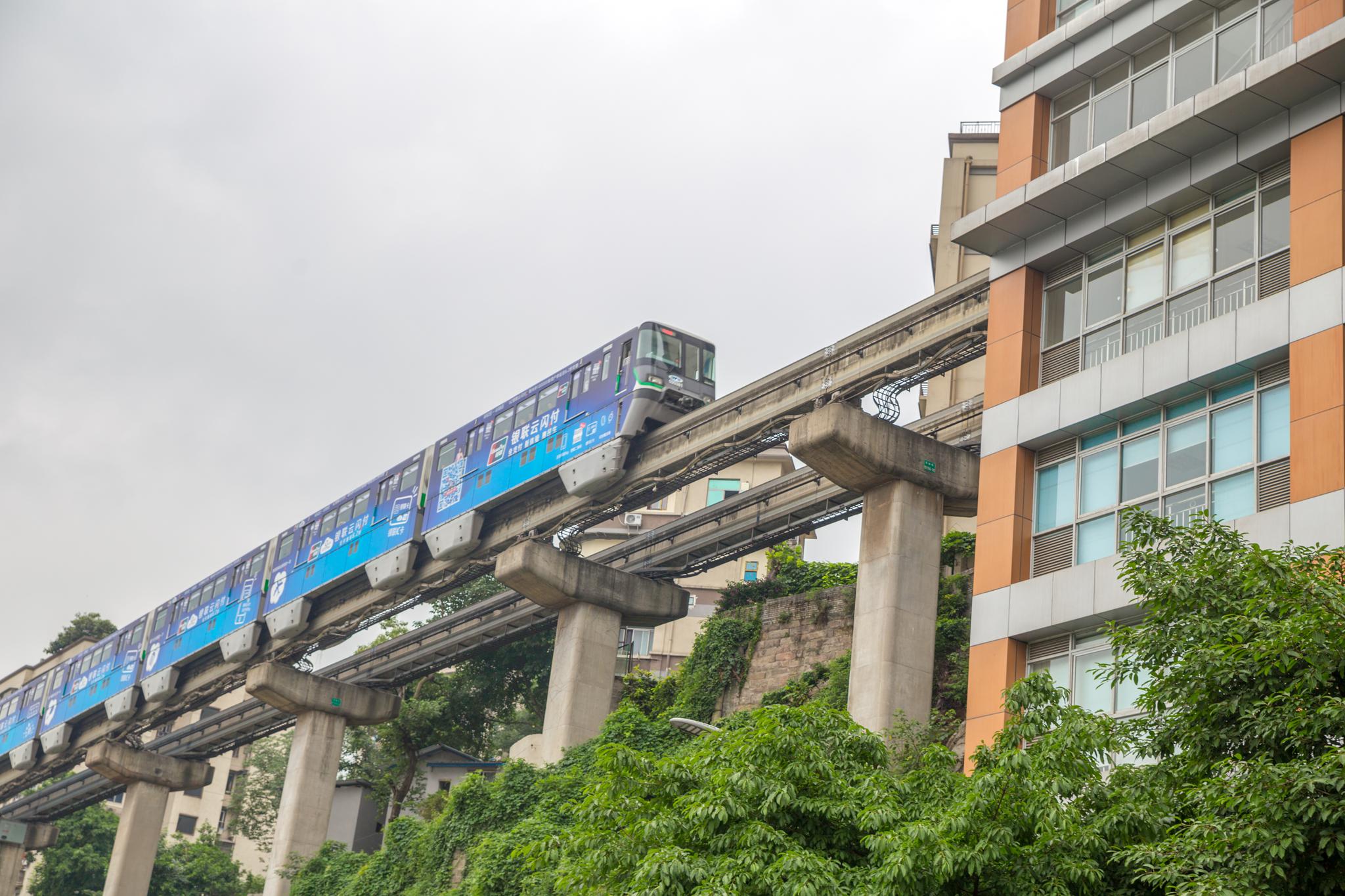 成都与重庆只有500公里,为何成都的机票比重庆贵那么多?