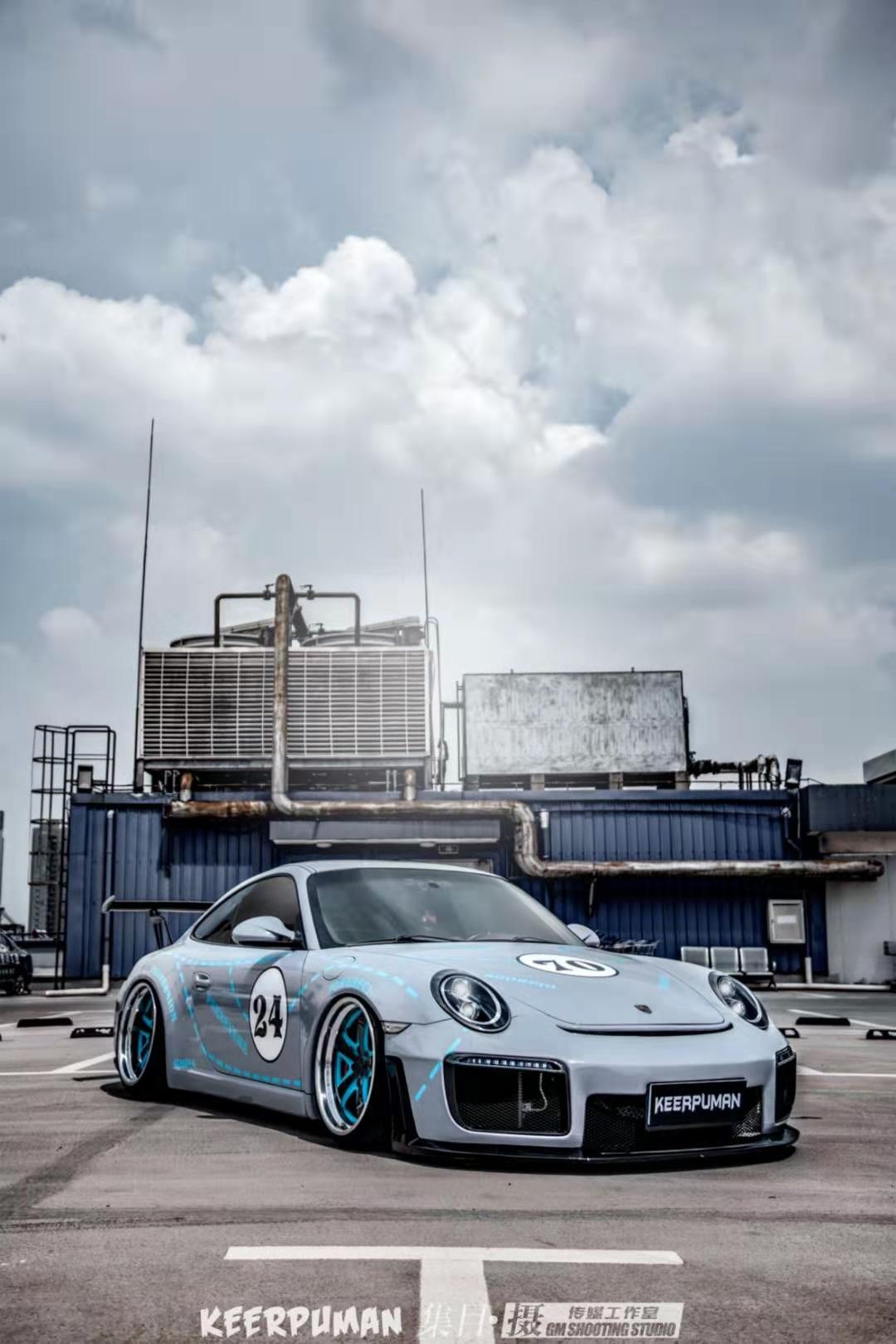 把保时捷911改装成灰猪混搭的包围让人难辨真身