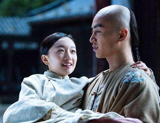 首先从家世来看,兆佳氏一族并非是传统的豪门世家,兆佳氏的祖父鄂赫里