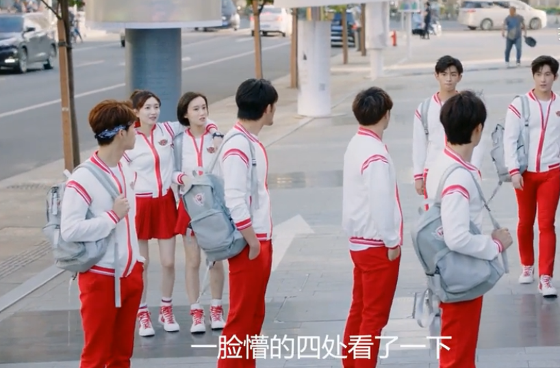 正文            《全职高手》中,兴欣战队全体成员首场挑战赛结束后