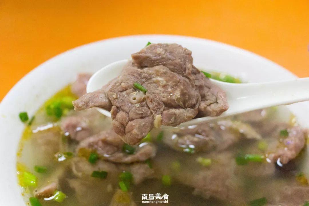 心肺汤是他们家评价最好的汤类,猪肺是真的嫩滑,有一种在吃嫩豆腐的