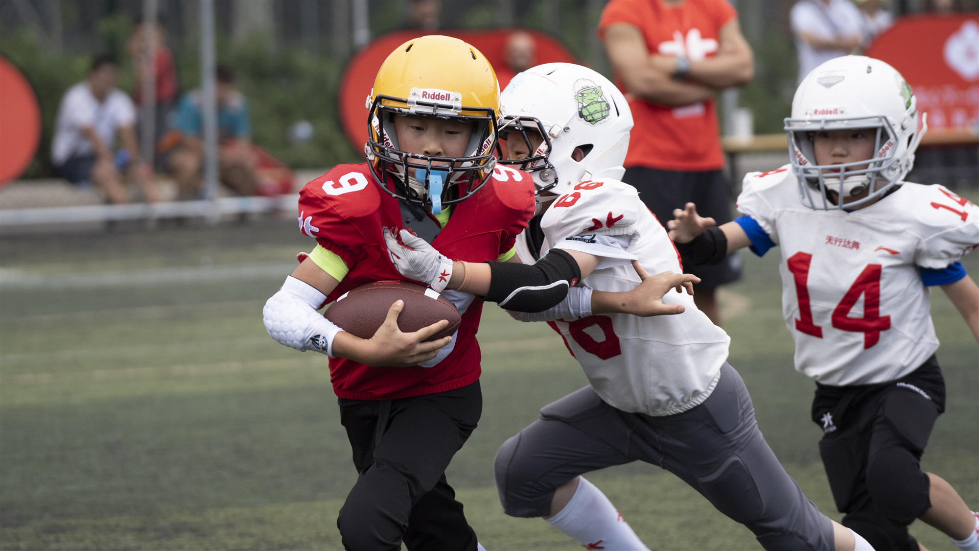 首届中国杯青少年装备橄榄球启程赛落下帷幕,超150名运动员参与最终