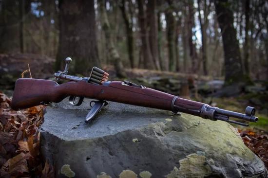 92x57步枪弹时明显很吃亏,当时我军的中正式,毛瑟式步枪和班用机枪都