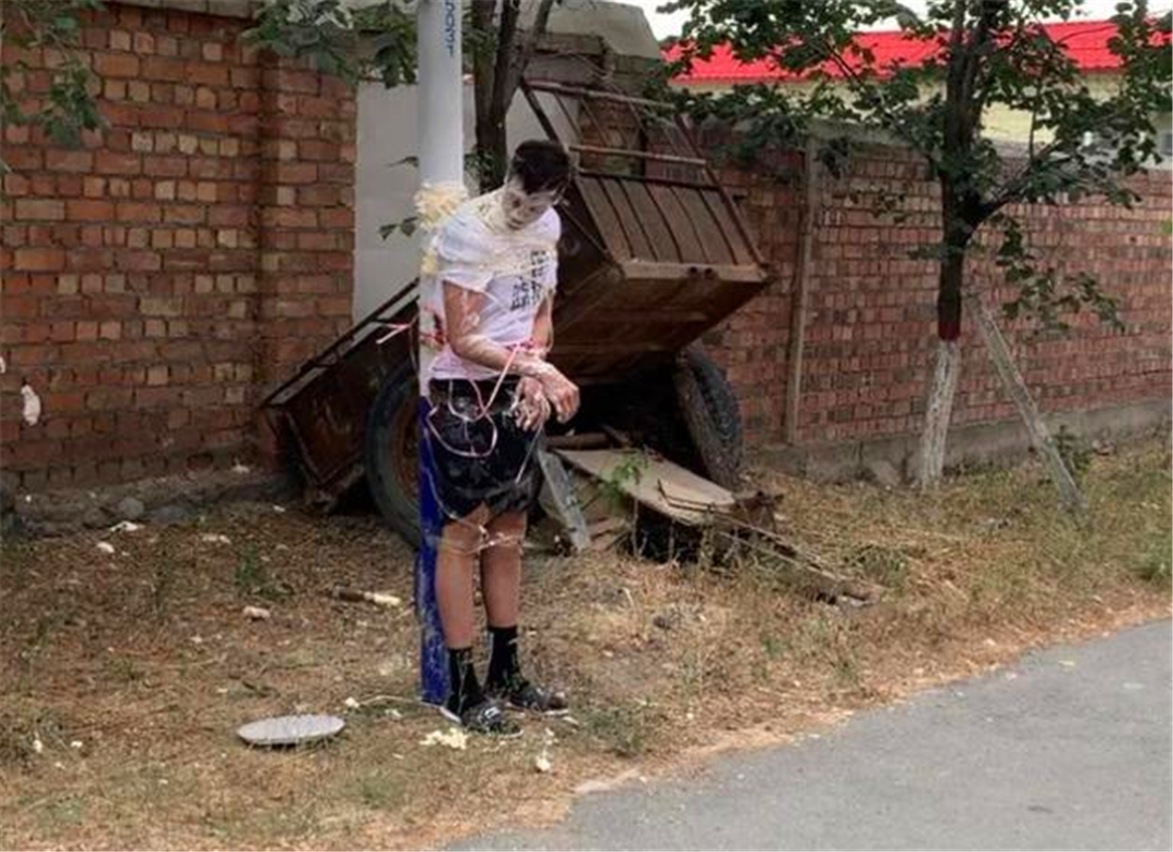 杜润旺生日被绑电线杆,胡明轩带队拿蛋糕在其头上扣篮,怎么看?