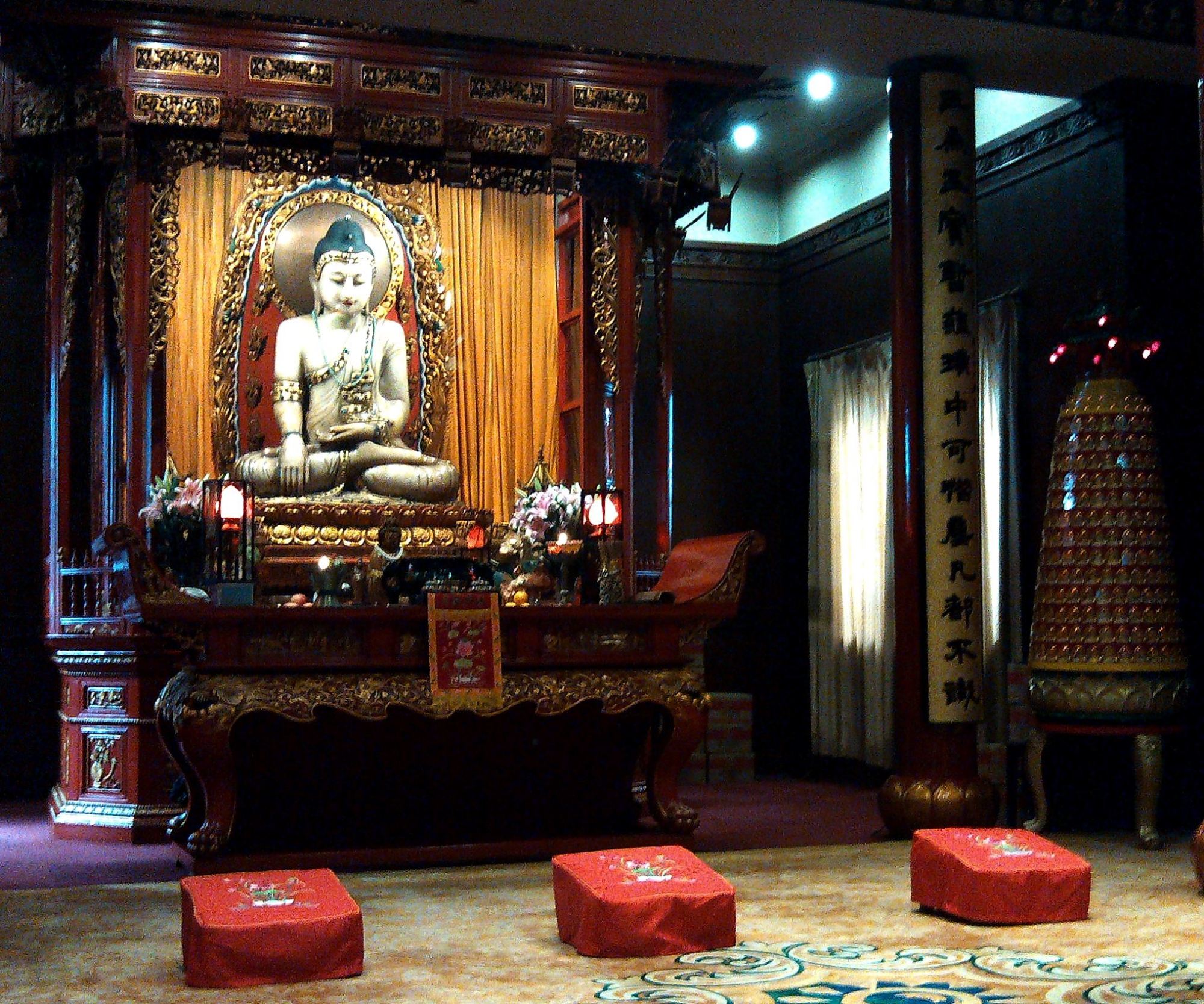 上海玉佛禅寺有口"怪"钟,钟下只有香火熊熊,才能敲出清脆声音