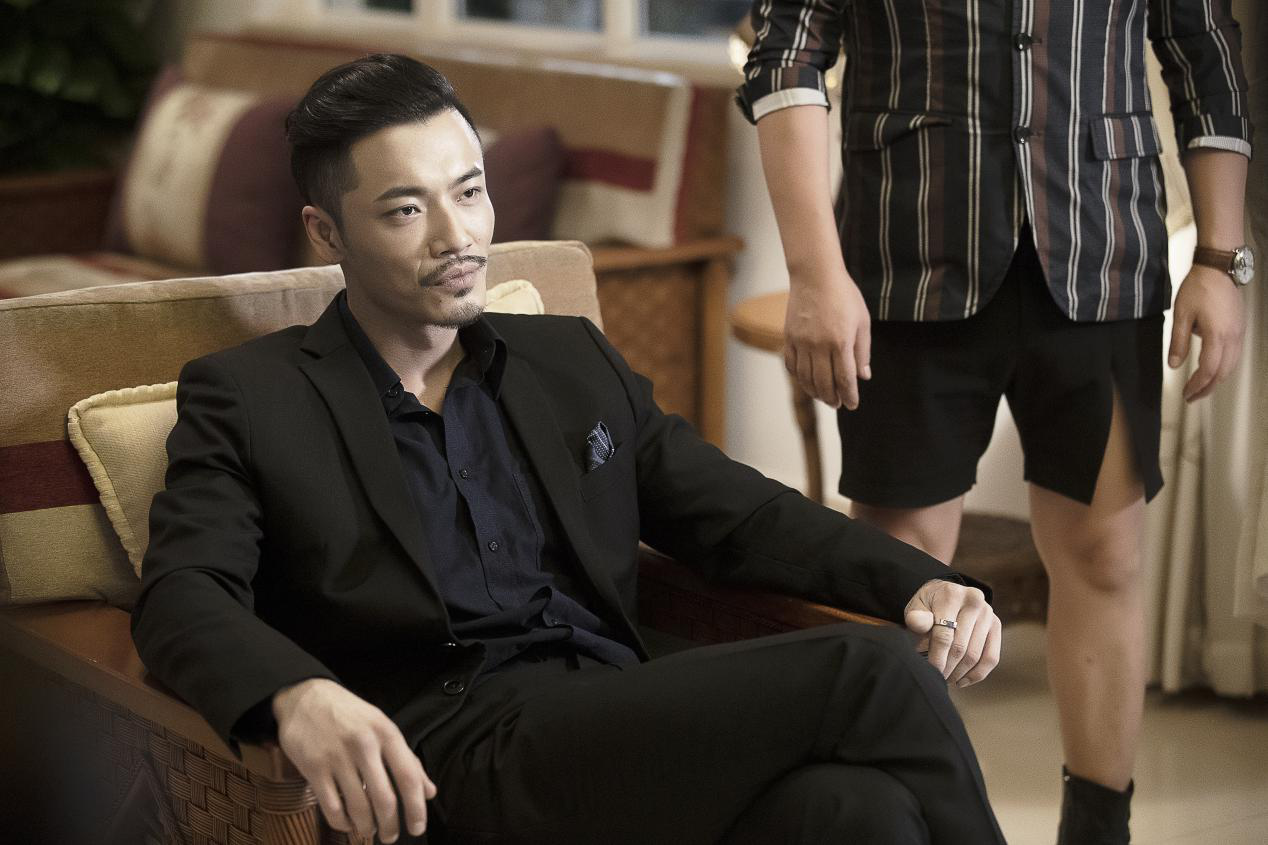 薛皓文善始善终开播化身反派大佬上演兄弟情深