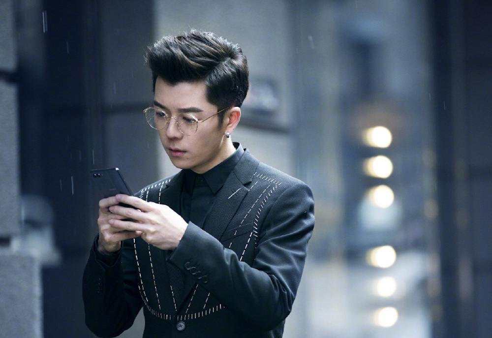 王栎鑫:《小欢喜》中的逗比老师,依旧是那个爱唱歌的炙热少年