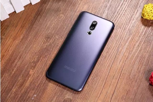 在骁龙710还是次旗舰的时候,这款机型的颜值相当吸引人,而且价格也